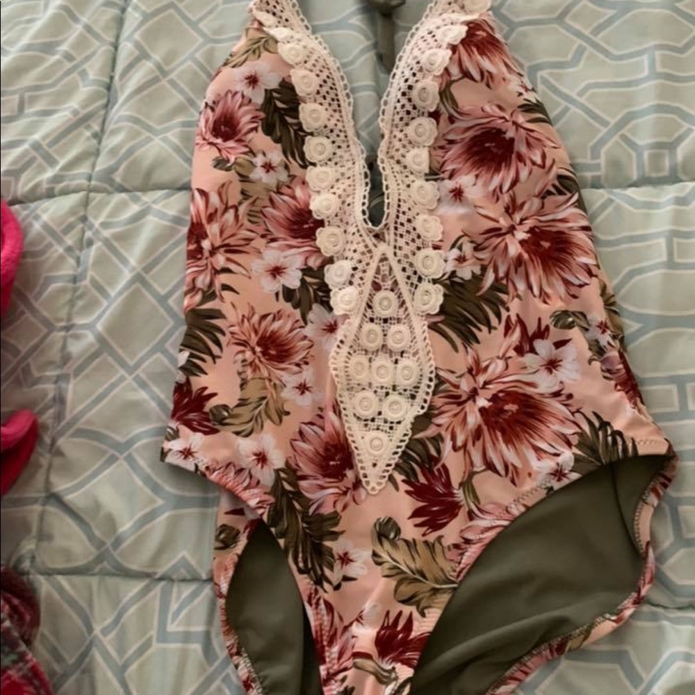 Bathing suit - Picture 2 of 3